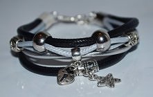 Bransoletka z zawieszkami.