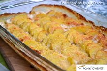 Składniki na 2-3 porcje:
0,5kg ziemniaków
2 łyżki oleju
250 ml śmietany 18% ( płynnej)
1 płaska łyżeczka mielonej gałki muszkatołowej
20g tartego parmezanu
sól
pieprz


Piekarni...