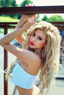 Piękna fryzurka w wersji blond