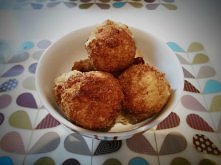 pommes dauphine czyli smażone na głębokim oleju kuleczki ziemniaczane, idealne jako dodatek do obiadu!