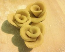 róże z ciasta