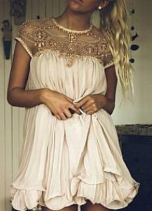 świetna mega paka w licytacji od 1zł!
w niej piekne torebki, zakolanówki, rurki i inne!