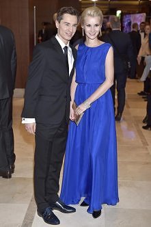 Piękna suknia i facet też :)