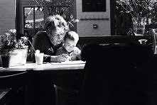 Babcia to ktoś, kto ma srebrne włosy i złote serce <3