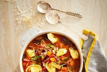 Minestrone z cappelletti (330 kcal)