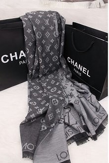 69zł LV chusta różne kolory...