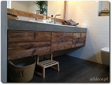 Szafki w starym drewnie