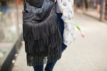 Co myślicie o torebkach z frędzlami? Od jakiegoś czasu chodziła mi taka po głowie. Dziś zobaczyłam na wyprzedaży w Mohito. Powstrzymałam się przed jej kupnem, ale po godzinie i ...