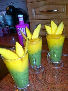 Mango-kiwi koktajl