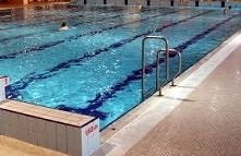 Basen = pływanie.  Idealny sposób na :
trening,  wyrobienie mięśni,  poprawę humoru!  :)