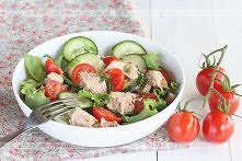 Sałatka z tuńczykiem i ogórkiem