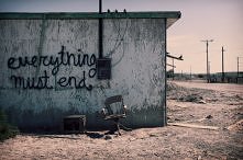 "Spójrz na wczoraj i zobacz, jak wiele w nim jutra. Cholerna monotonia."