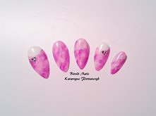 Kamienie szlachetne, malowane farbkami. Blondi Nails