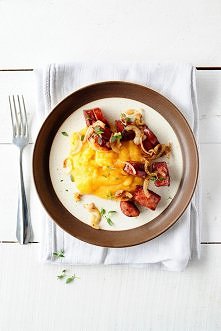 Dyniowa polenta z kiełbasą