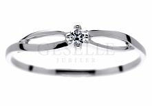 WZ 557 Na zaręczyny - pierścionek z białego złota 585 14K z okrągłym brylantem o masie 0,04 karata od GESELLE Jubiler

Wszystkie pierścionki zawsze do wyboru w białym lub żółtym...