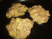 Składniki:

300 g piersi z ...