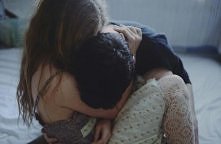 -Nie patrz na mnie tak.!
-No ale jak?
-tak jakby miedzy nami mogło coś być.