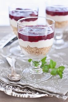 Krem serowo-poziomkowy