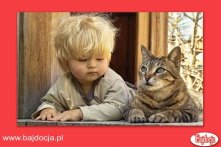 Dzieciak uczący się kociego...