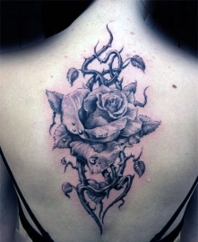 tatuaże kobiece róża