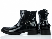 Lakierowane Botki w
czarnym...