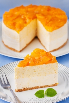 Sernik brzoskwiniowo-karmelowy bez pieczenia