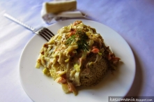 Kasza jaglana w sosie porowym z łososiem