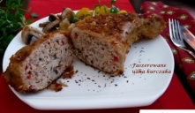 Składniki:
4 podudzia kurczaka
1 cebula
1 łyżeczka masła
25 dag pieczarek
½ strąka czerwonej papryki
1 jajko
10 dag wiórków kokosowych
2 łyżki oleju
sól
pieprz

Wykonanie:
Udka ...