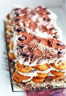 2 paczki zwykłych okrągłych biszkoptów (paczka 200g)
kawa prawdziwa i rozpuszczalna
likier kawowy0,5 litra śmietanki kremówki
2 serki mascarpone
opakowanie śnieżki fix
kakao gor...