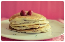 Pancakes z malinami i czekoladą