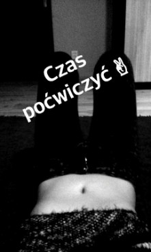 Spełniam marzenie o pięknym brzuszku. Zaraz biegnę po hula-hop, a potem Mel B. Jeszcze się nie poddałam ;)