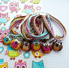 Kolorowe bransoletki rzemykowe z uroczymi sówkami:)