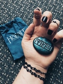 Nie wiem jak i skąd, ale muszę zdobyć ten kamyczek! 

"What promise?
That I will come back to her. "