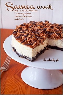 „SAMOA” SERNIK NA CIASTKACH OREO Z MASĄ KAJMAKOWĄ I WIÓRKAMI KOKOSOWYMI