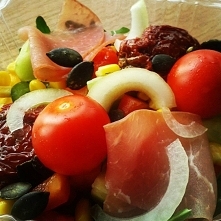 Sałatka z suszonymi pomidor...