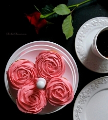 Babeczki - Różyczki z Aksamitnym, Delikatnym Kremem z Mascarpone