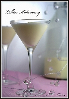 Składniki:
300 ml mleczka kokosowego z puszki
250 ml mleka skondensowanego, słodzonego
400 ml mleka 3,2
łyżeczka ekstraktu waniliowego
około 100 ml spirytusu (dałam 50 ml plus 1...