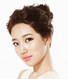 metoda na oczyszczenie skóry
Krok 1: przez 4 minuty masujemy skórę oczyszczającym olejkiem. Po czym dokładnie spłukujemy.
Krok 2: przez 2 minuty masujemy myjącą pianką do twarzy...