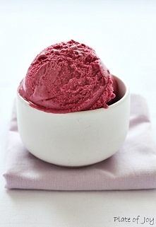 Lody z czarnej porzeczki