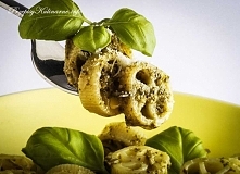 Makaron z sosem pesto