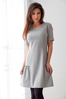 Na naszym FB pobierz rabat na zakupy!
Kliknij w zdjęcie by przejść do sklepu.
Szara sukienka z falbanką na dole.