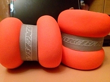 Mój dzisiejszy zakup. Ciężarki ( właściwie to obciążniki ) po 1 kg. Kocham JE!