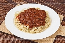 Spaghetti z mięsem i pomidorami