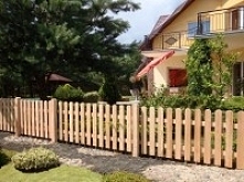 Płot sztachetowy modrzewiow...