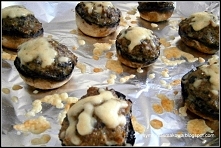 Pieczarki faszerowane mięsem.