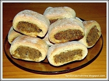 Drożdżowe paszteciki z mięsem.