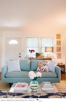 W oknach - nowoczesne półprzezroczyste rolety
Jeśli ktoś lubi tra­dy­cyj­ne fi­ra­ny i za­sło­ny, to trze­ba wy­brać pro­ste, bez wzor­ków i zre­zy­gno­wać z ob­fi­te­go dra­po­...