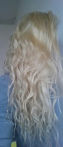 Moje włoski ...zaczęłam olejowac włoski juz po pierwszym zabiegu widzę efekt. ....zapuszczamy i dbamy:)