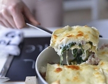 Lasagne z blanszowanym szpinakiem, serem gorgonzola i prosciutto