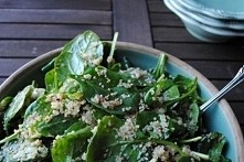 Sałatka ze szpinakiem i łos...